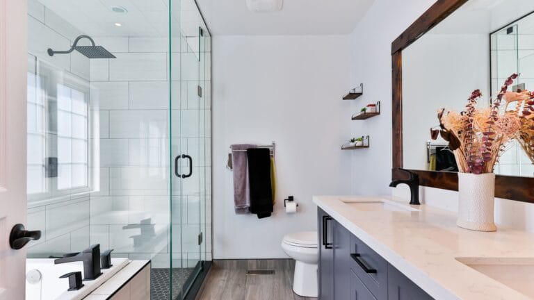 How to Deep-Clean a Bathroom in 30 Minutes