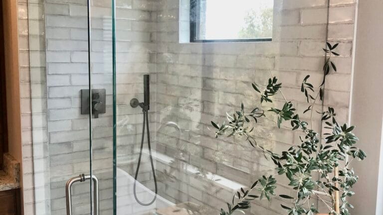 How to Remove Hard-Water Scale from a Glass Shower Screen